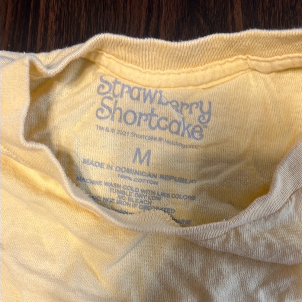 Strawberry Shortcake Yellow Graphic Crop Top Women's Size Medium - Picture 2 of 2